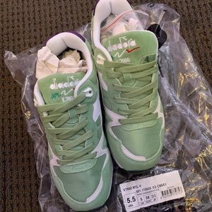 BRAND NEW Diadora Samples Sz7w/5.5Y